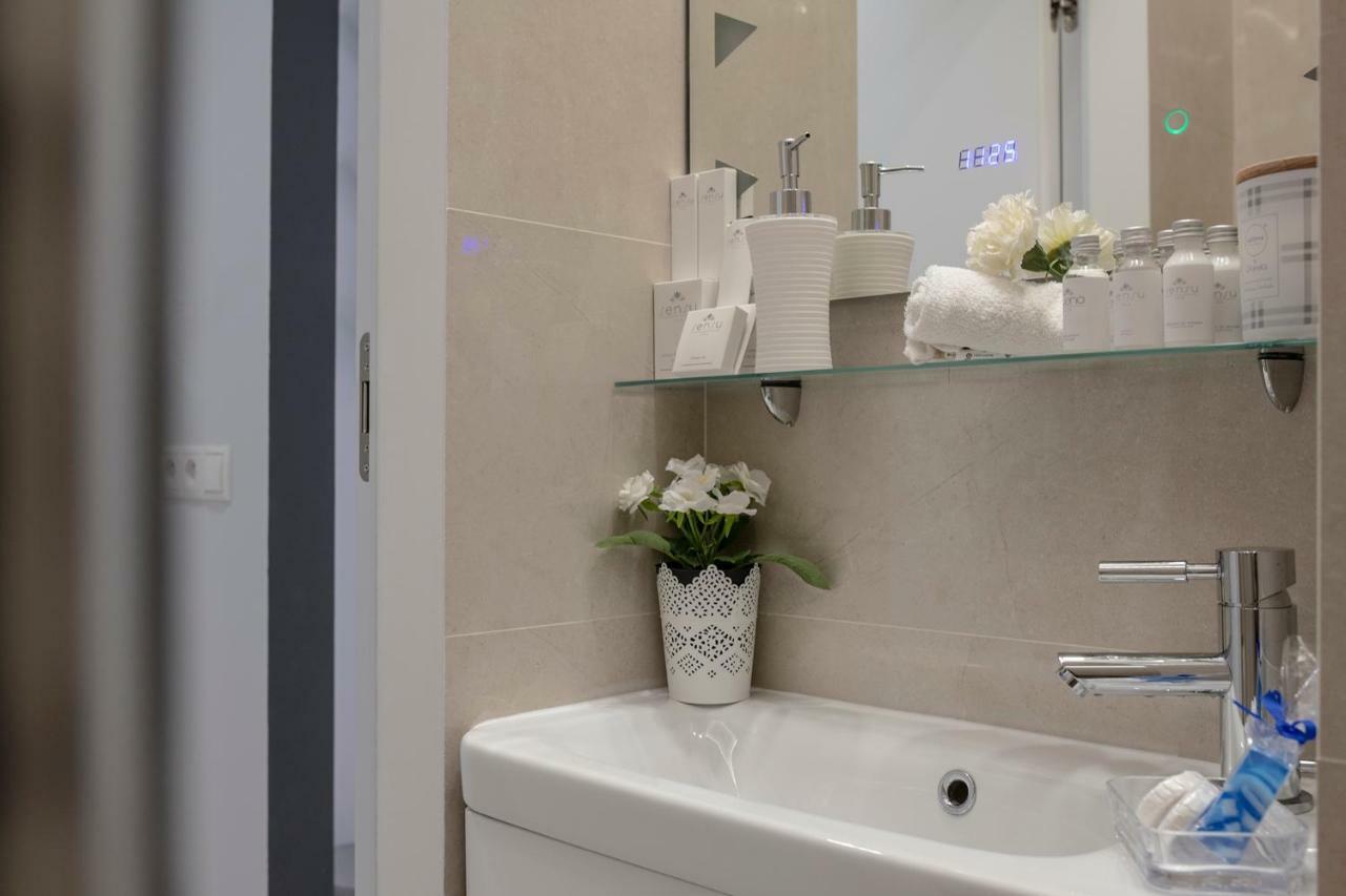 Wlr Apartments - Hoza I Warsaw Luaran gambar